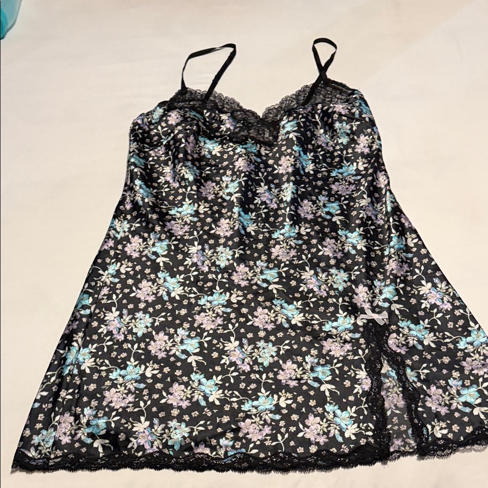 Victoria’s Secret Floral Lace Trim Slip